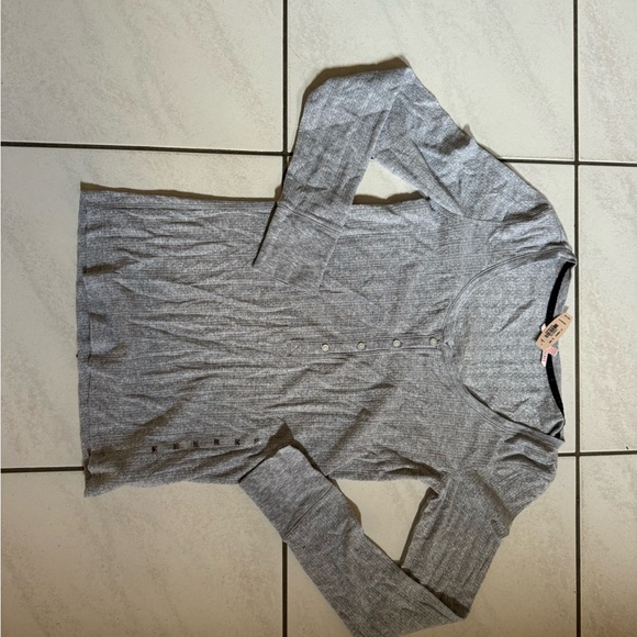 VICTORIA'S SECRET Henley Cotton Shirt. Long sleeve. Sparkle. NWT. Size: Medium - Picture 7 of 7